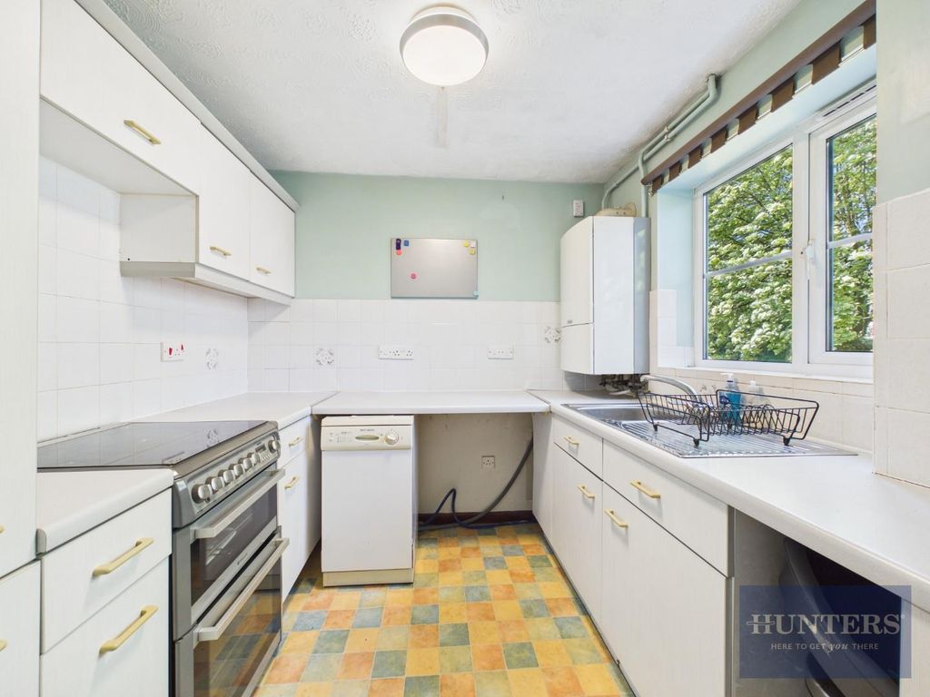 Property photo 3 of 11 Kitchen