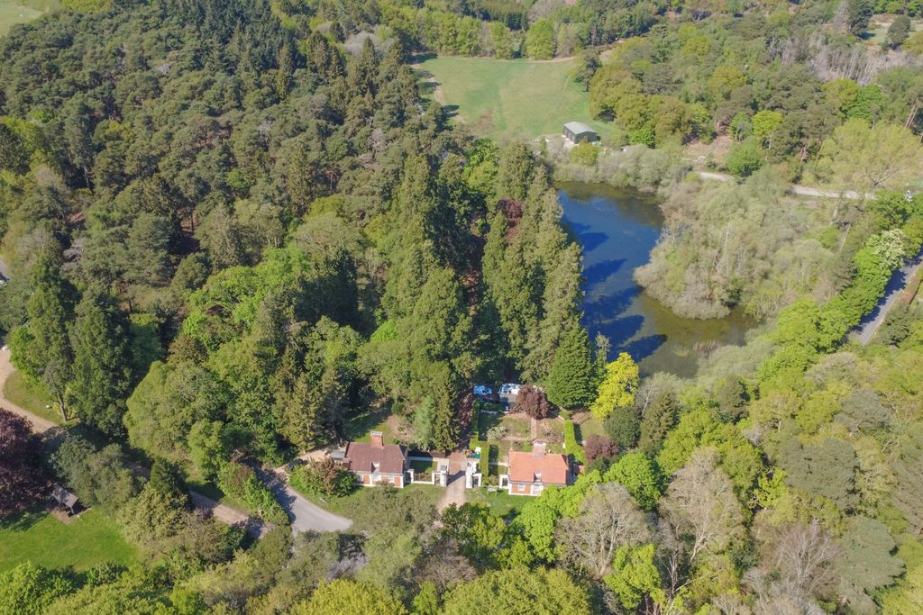 Property photo 2 of 15 Country Park