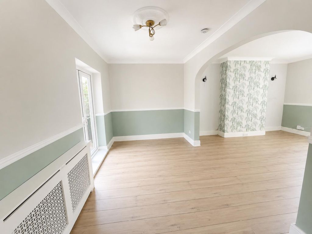 Property photo 3 of 9 Dining Room
