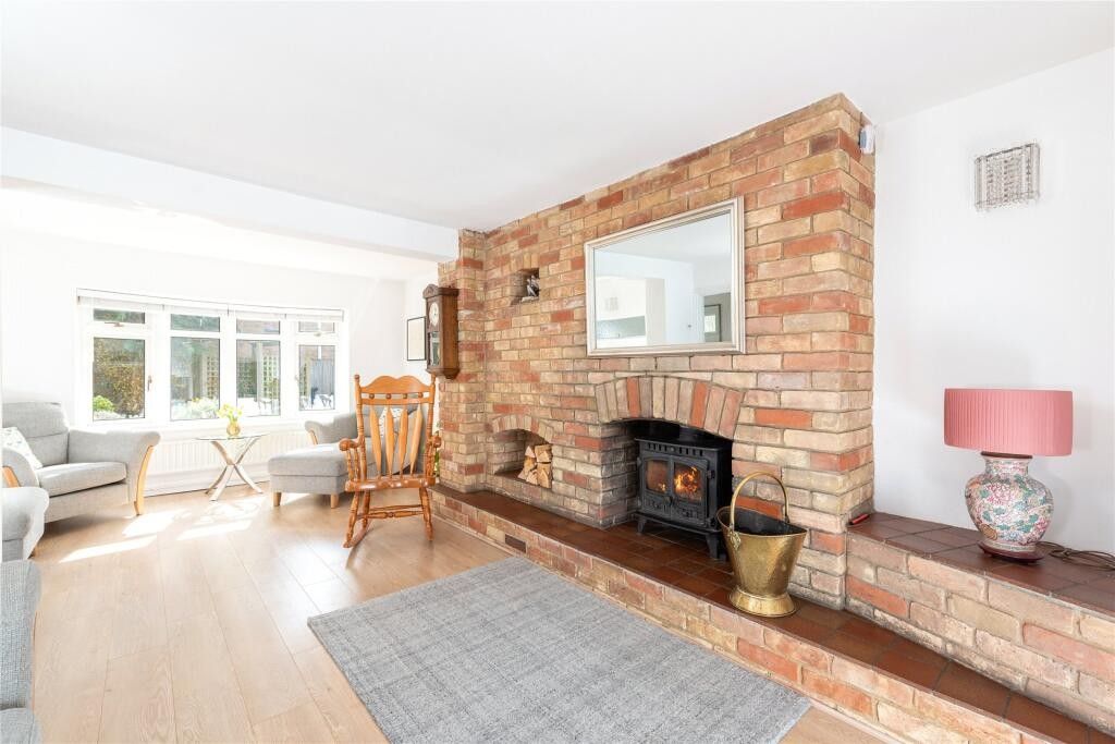 Property photo 2 of 16 Lounge