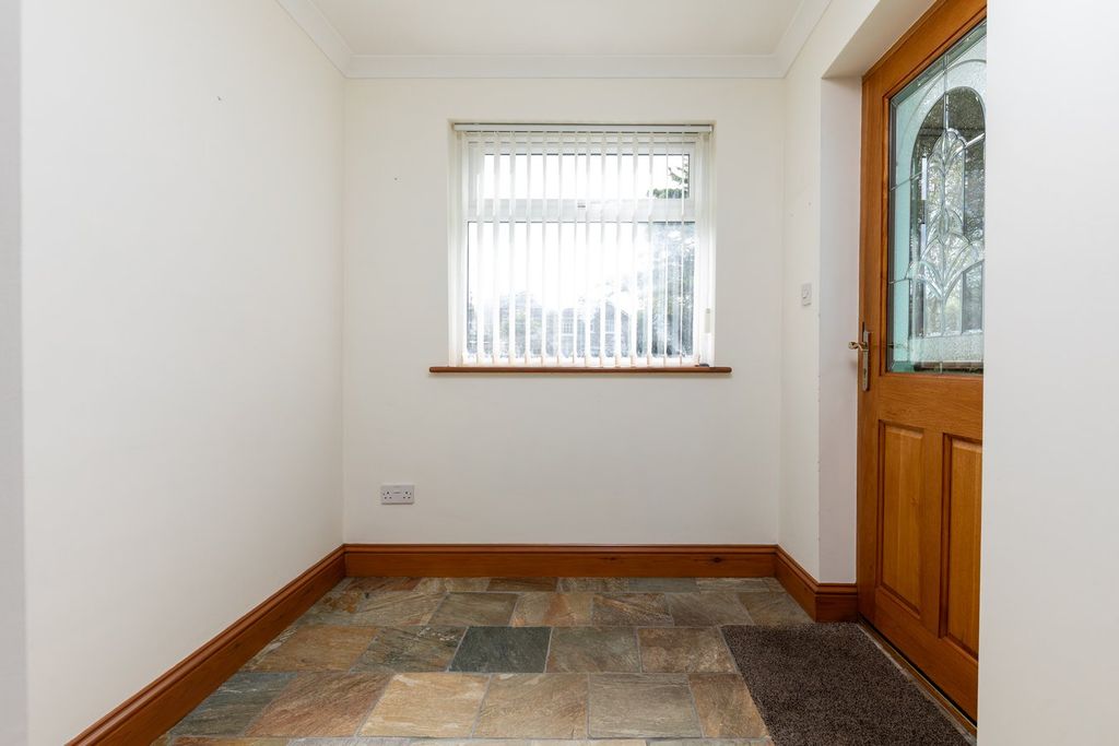 Property photo 2 of 32