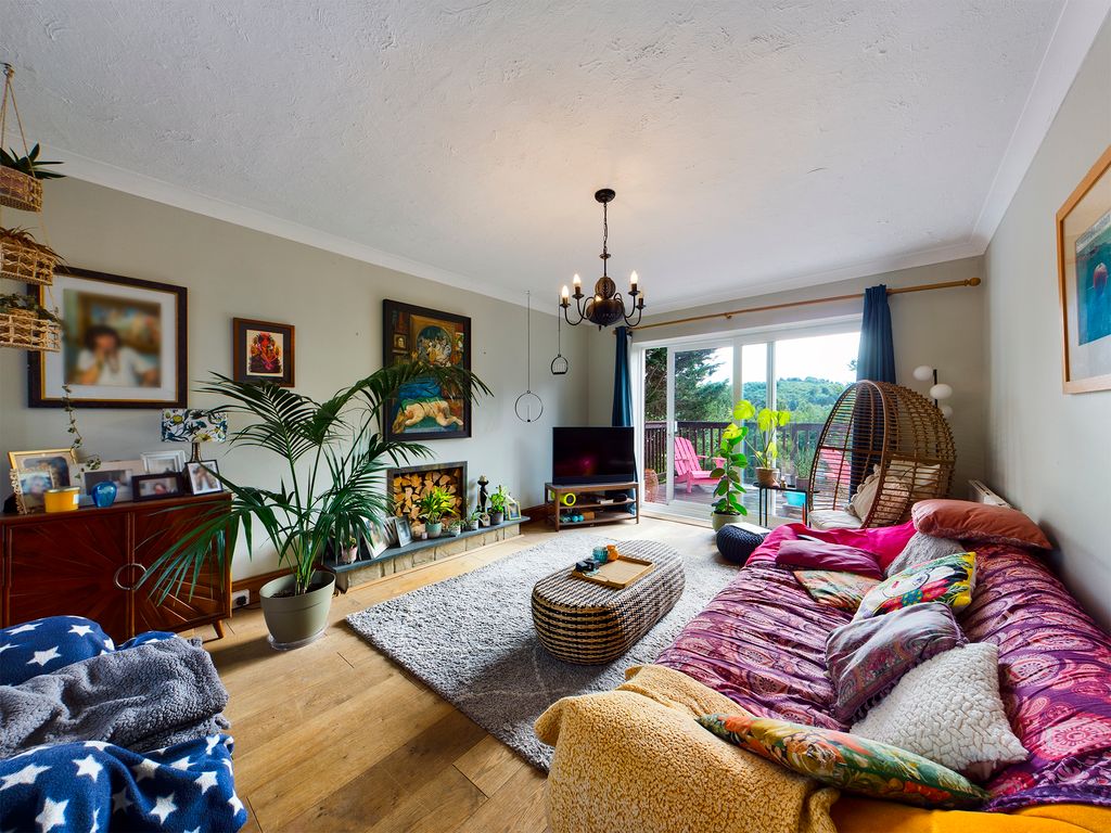 Property photo 2 of 16 Cam00080P1-Pr0397-Still04