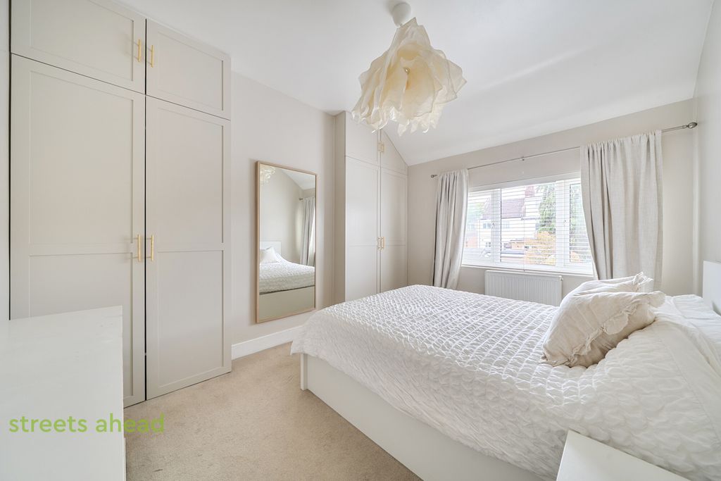 Property photo 3 of 14 505491Bf-5B24-4c6...