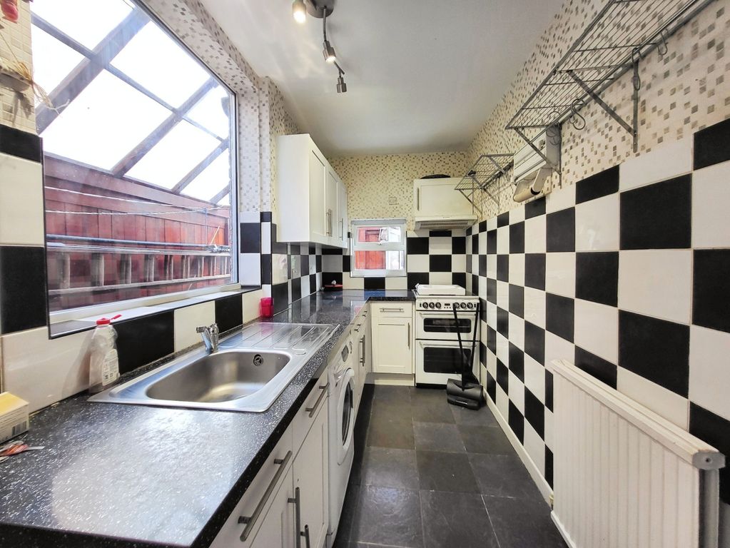 Property photo 3 of 12 Kitchen