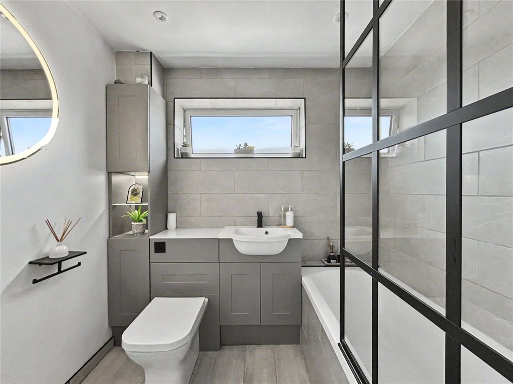 Property photo 2 of 23 Picture No. 21