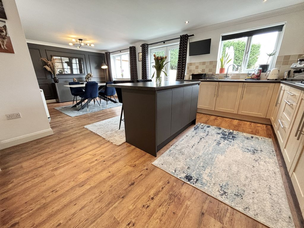 Property photo 3 of 33