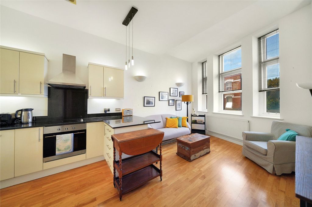 Property photo 1 of 17 Picture No. 14