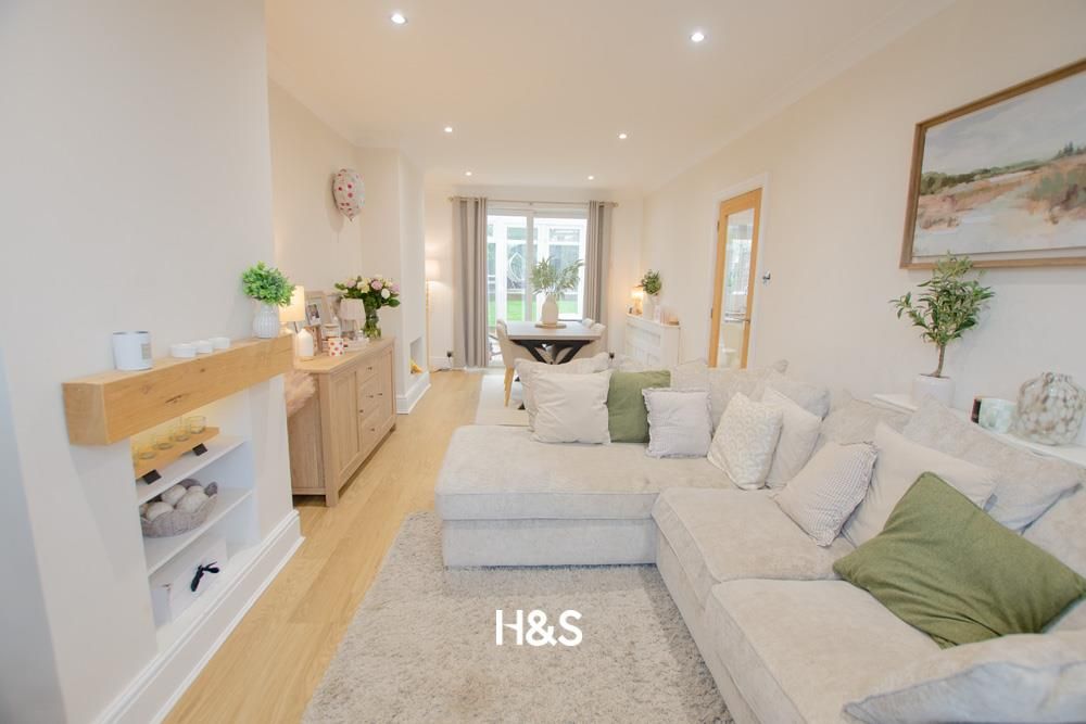 Property photo 3 of 17 45 Geoffrey Rd - Through Lounge.Jpg