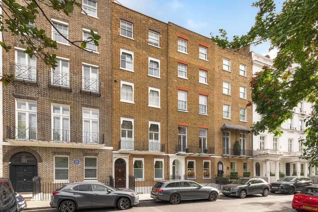 Property photo 1 of 12 Cadogan Place