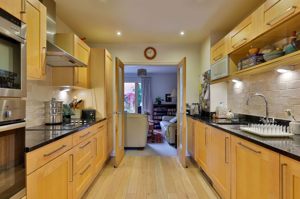 Property photo 3 of 24