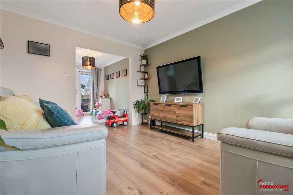 Property photo 2 of 29 Lounge (1)