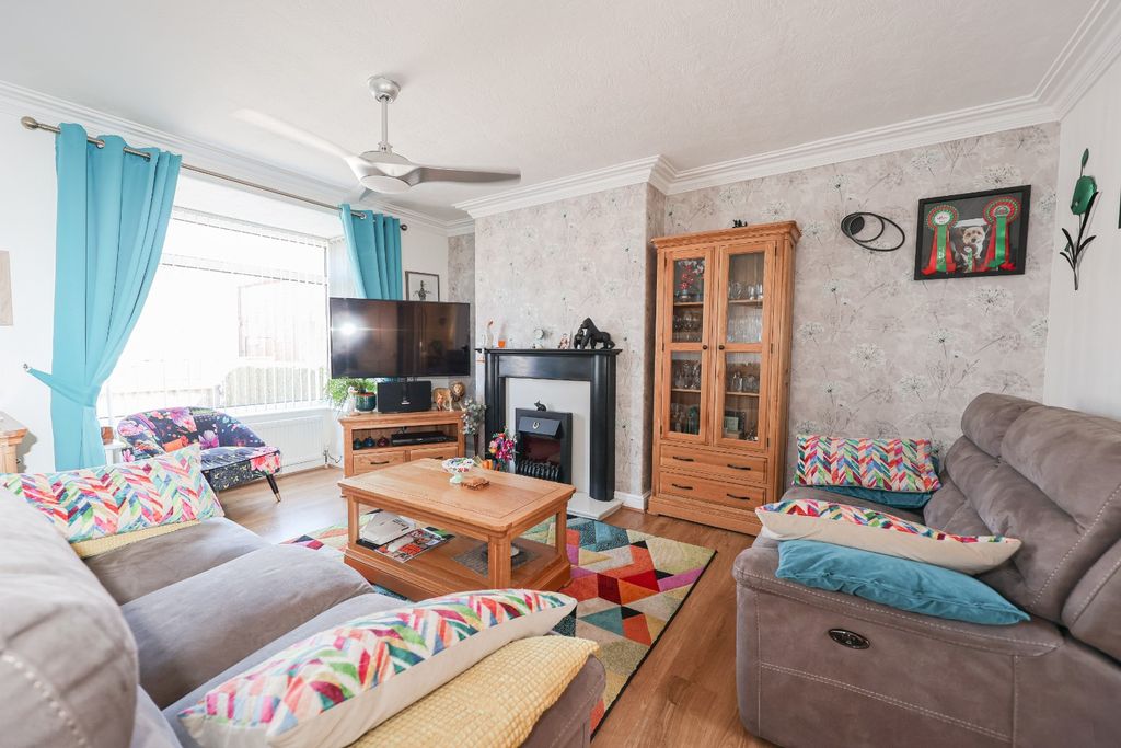 Property photo 2 of 20 5178102