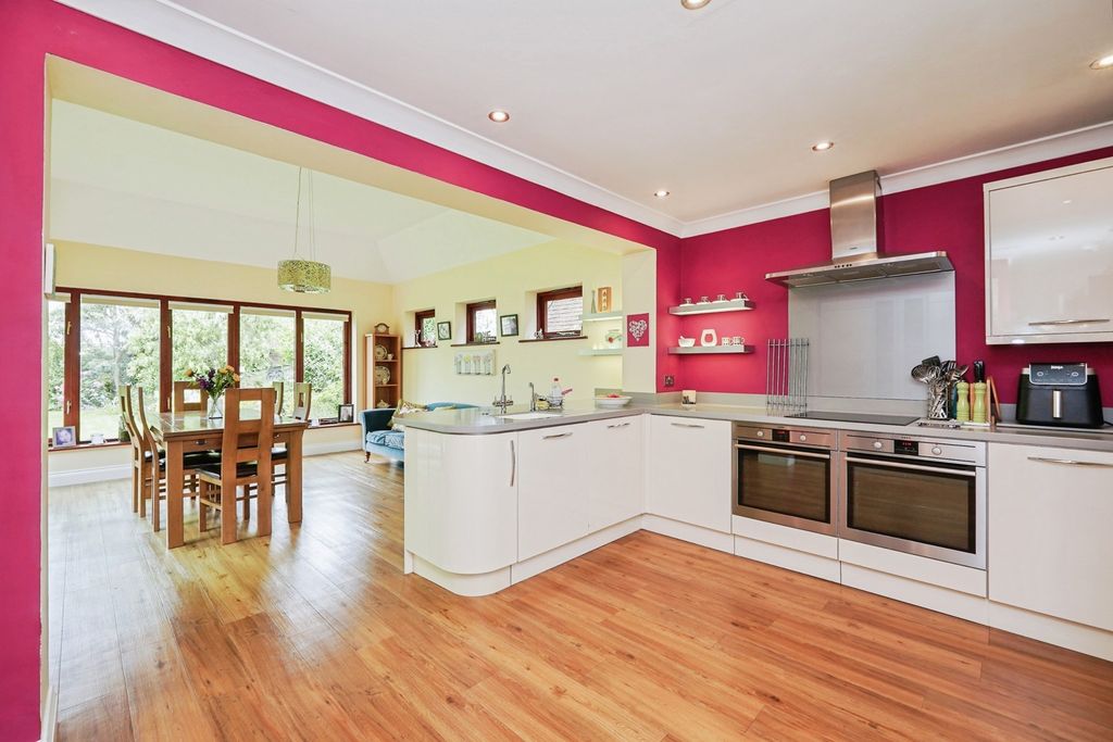 Property photo 2 of 19 Pbox-Img.Jpg