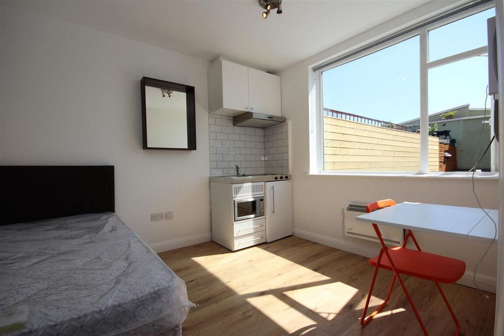Property photo 1 of 3