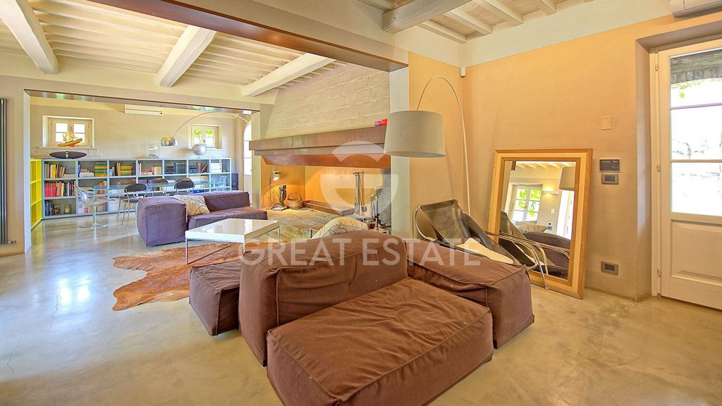 Property photo 2 of 28 Interiors