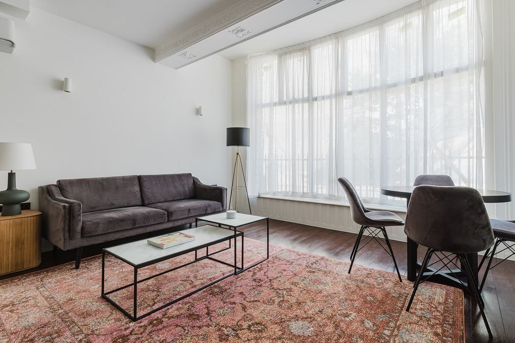 Property photo 1 of 21 Living Room