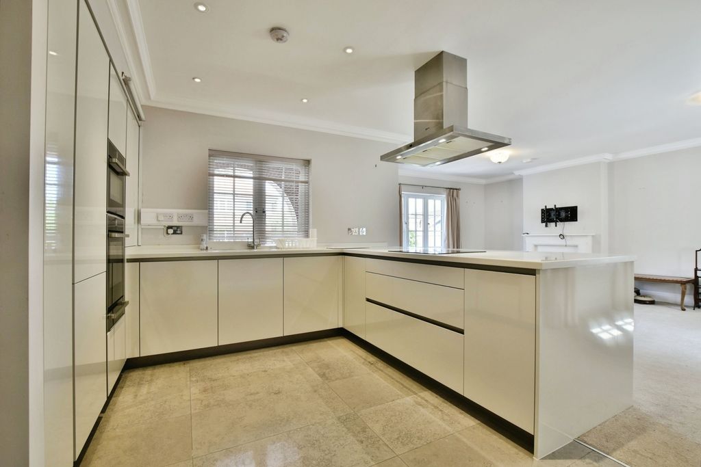 Property photo 2 of 16 Kitchen