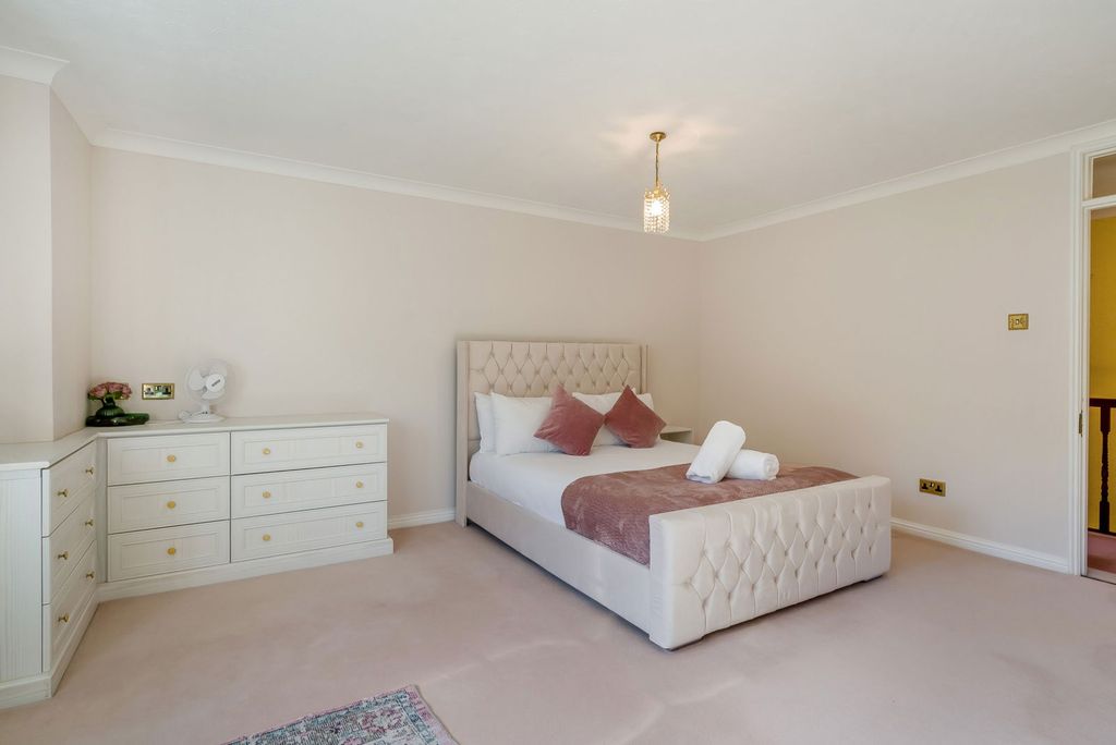 Additional image 28 of 4 bed detached house for salePotters Heights Close, Pinner HA5