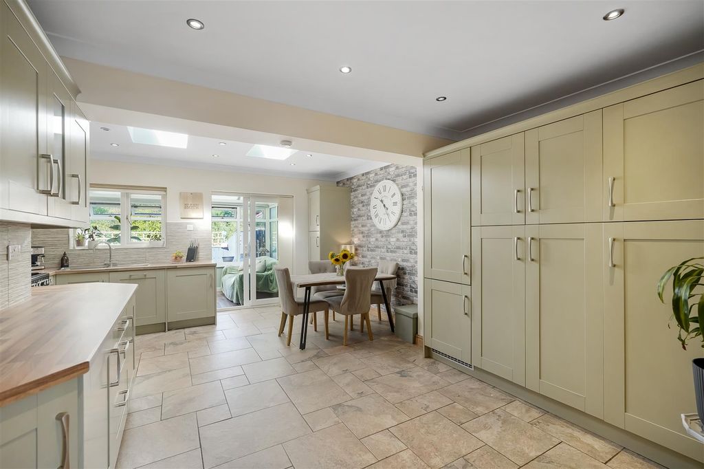 Property photo 2 of 18 Kitchen