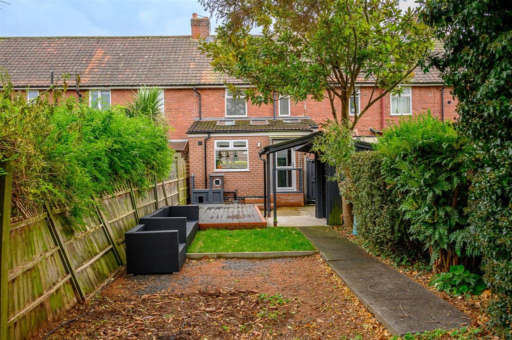 Property photo 1 of 18 External