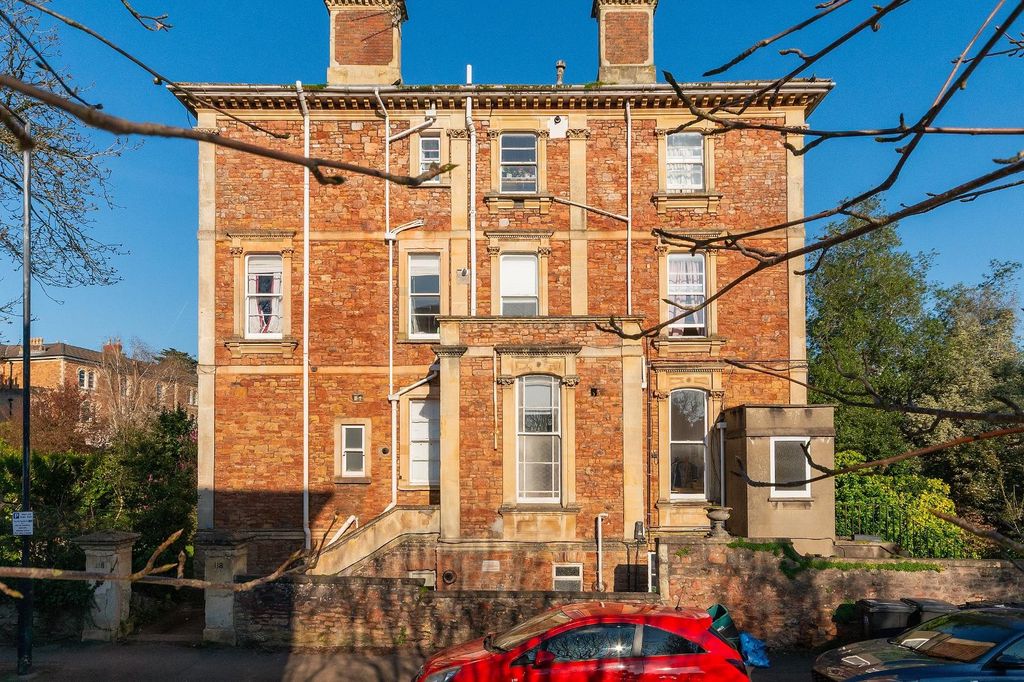 Property photo 2 of 23 F12P1R8Cn - External D.Jpg