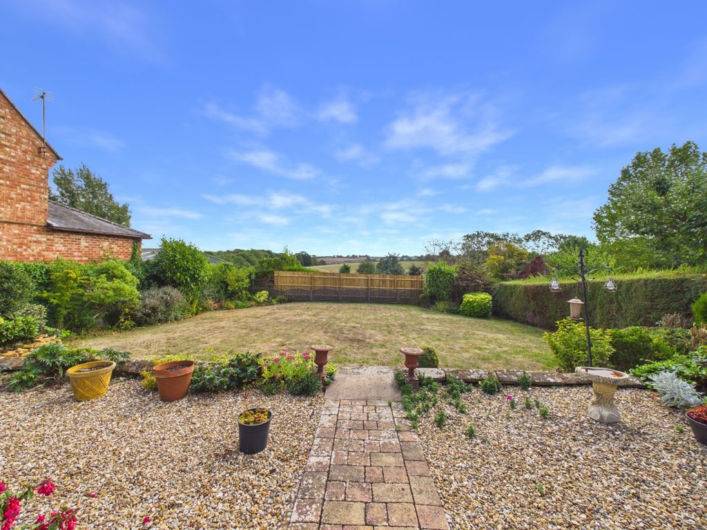 Property photo 2 of 17 High Street