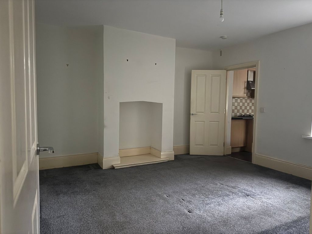 Property photo 3 of 6 Living Room