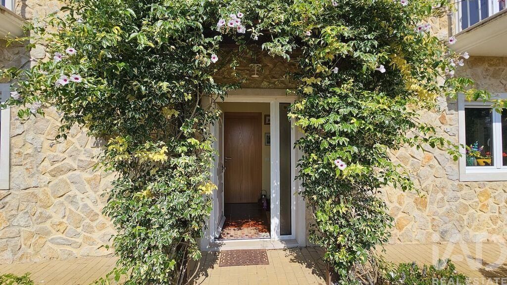 Property photo 3 of 33