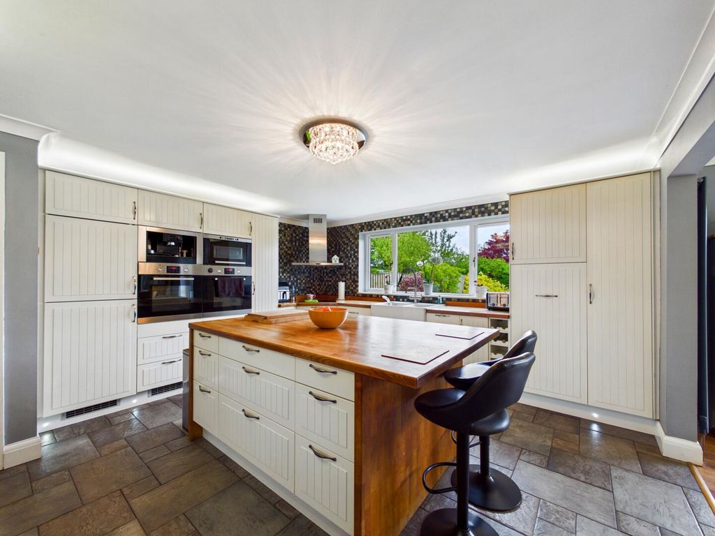 Property photo 2 of 20 Kitchen
