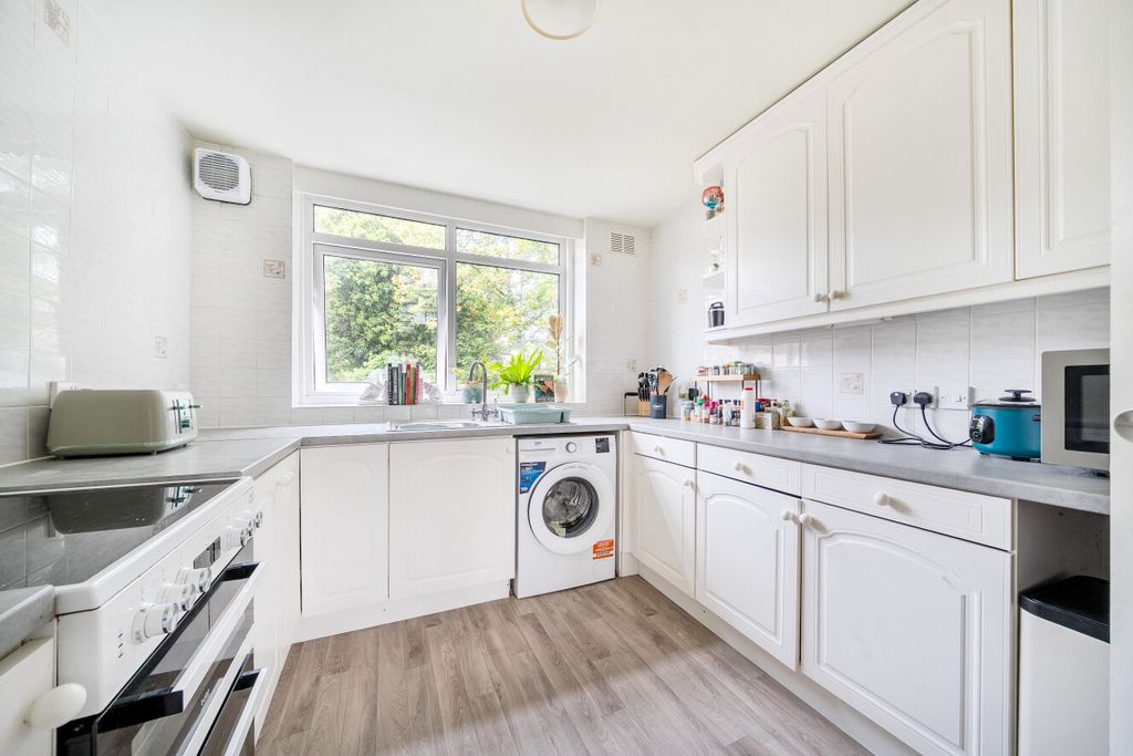 Property photo 2 of 16 1521059-11-6Aa7c2...