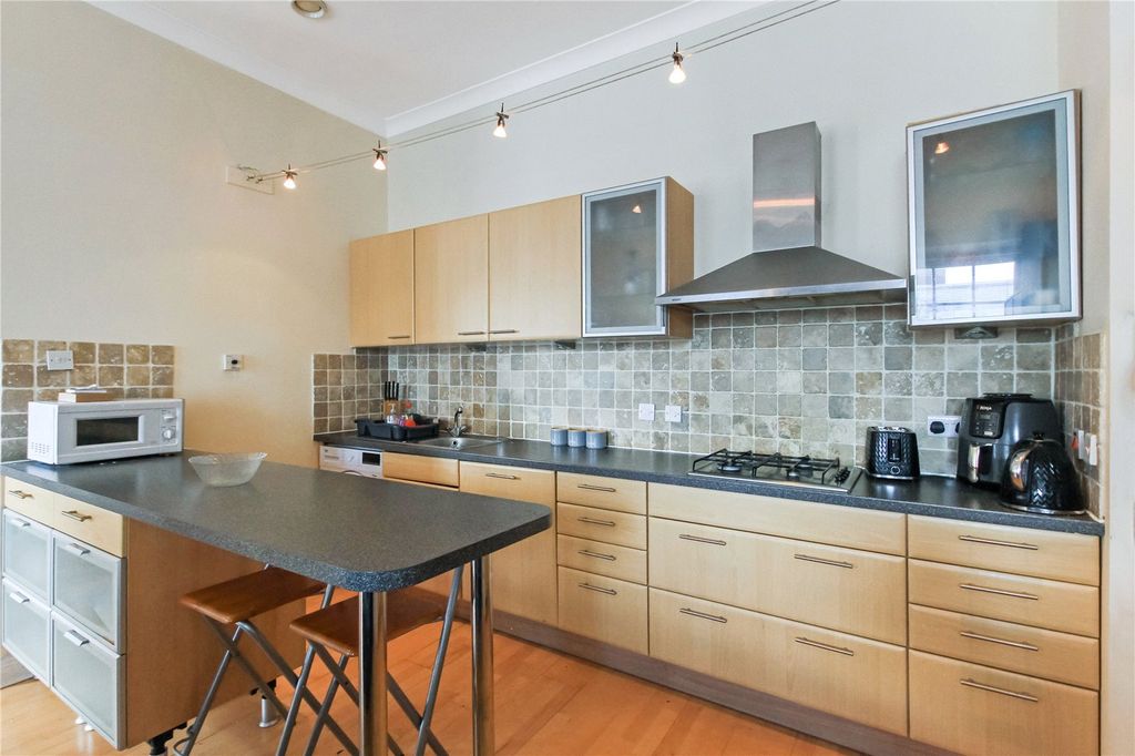 Property photo 3 of 24 Kitchen