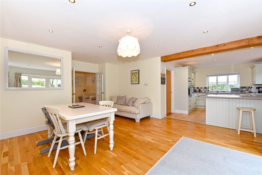 Property photo 3 of 16 Dining Area