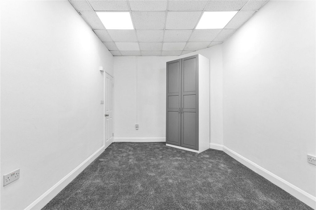 Property photo 3 of 7 Picture No. 04