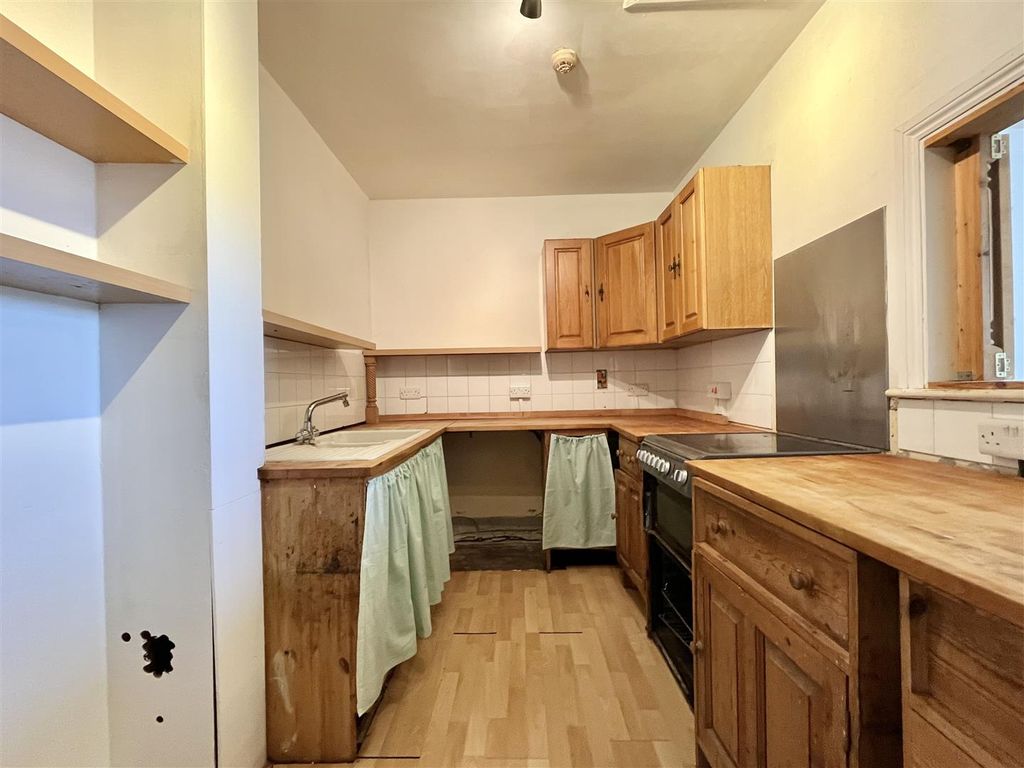 Property photo 3 of 16