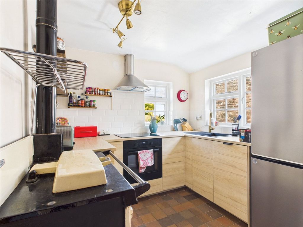 Property photo 3 of 8 Kitchen