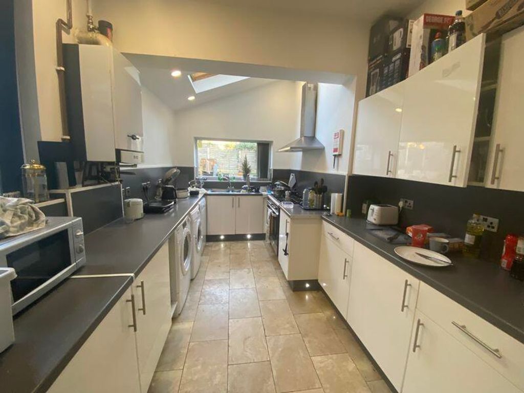 Property photo 1 of 9 A Spacious And Modern Kitchen With Ample Natural l...