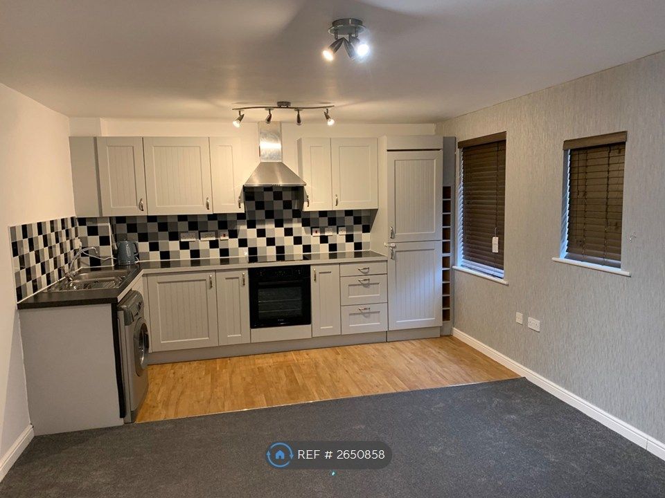 Property photo 3 of 12 Kitchen