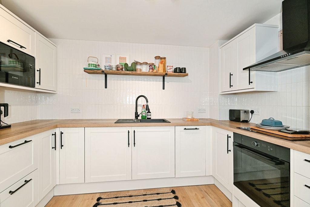 Property photo 1 of 9 Pbox-Img.Jpg