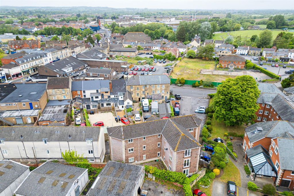 Property photo 3 of 15 6 Bolwell Place, Melksham, Wiltshire, Sn12 7Fb | L