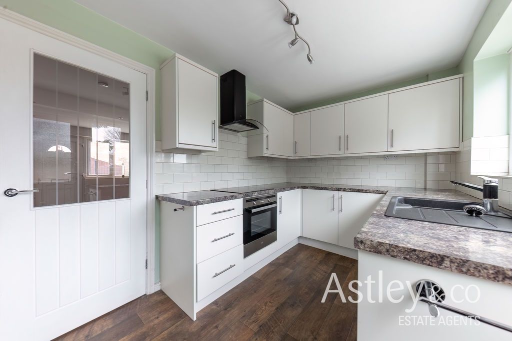 Property photo 3 of 13 Kitchen