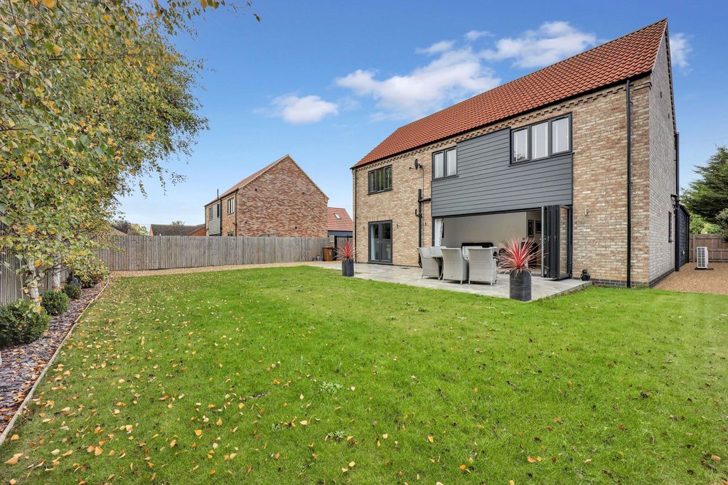 Property photo 3 of 36