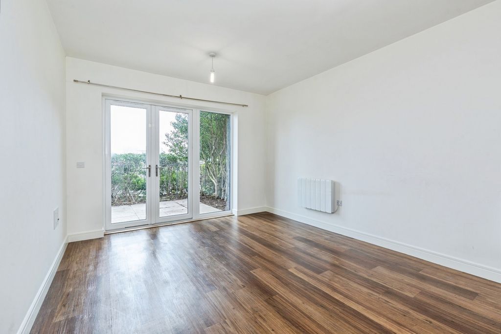 Property photo 3 of 18 Pbox-Img.Jpg