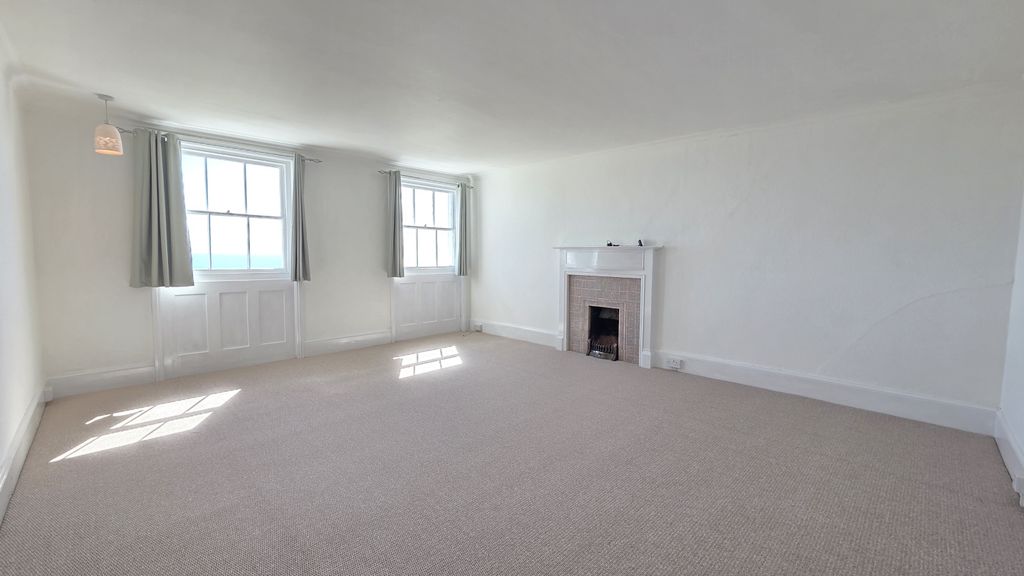 Property photo 2 of 14 2026-04-13 13.56.24