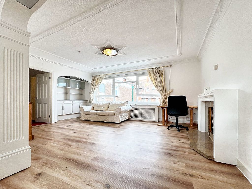 Property photo 2 of 26