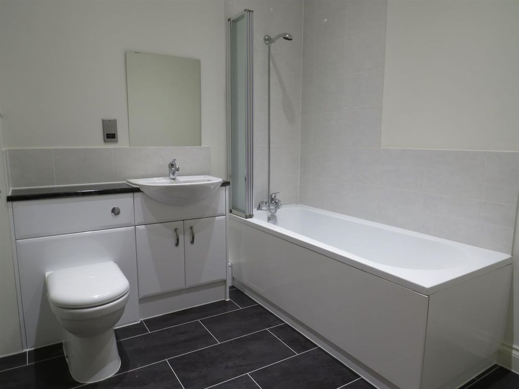 Property photo 3 of 4 Bathroom.Jpg