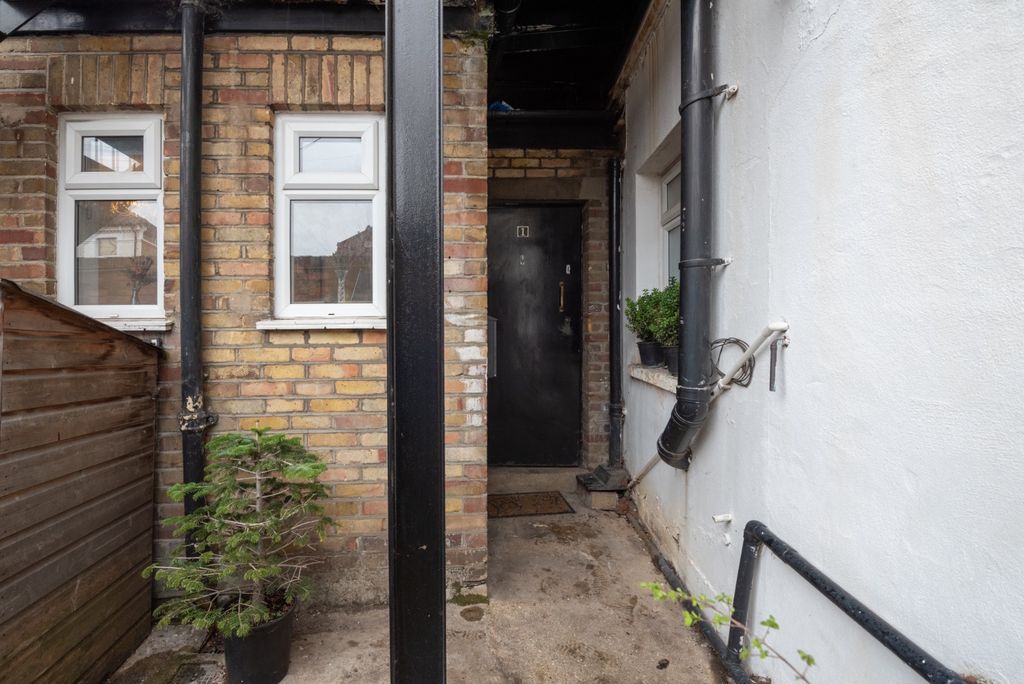 Property photo 2 of 20 2211453