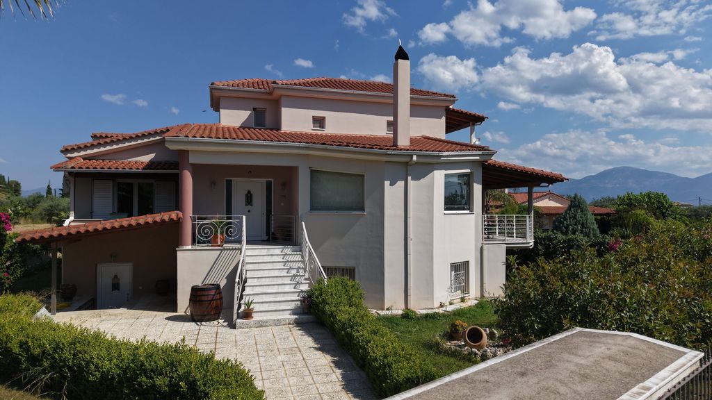 Property photo 1 of 38 5-Bedrooms House 362 Sq.M., With Garden, 500 Meters From The Sea In Rododafni