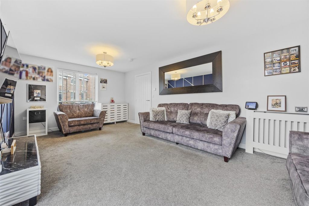 Property photo 2 of 21 15Woodpeckerlaneweb_013.Jpg