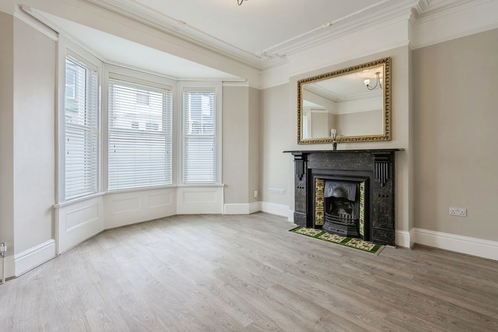 Property photo 2 of 20 Pbox-Img.Jpg