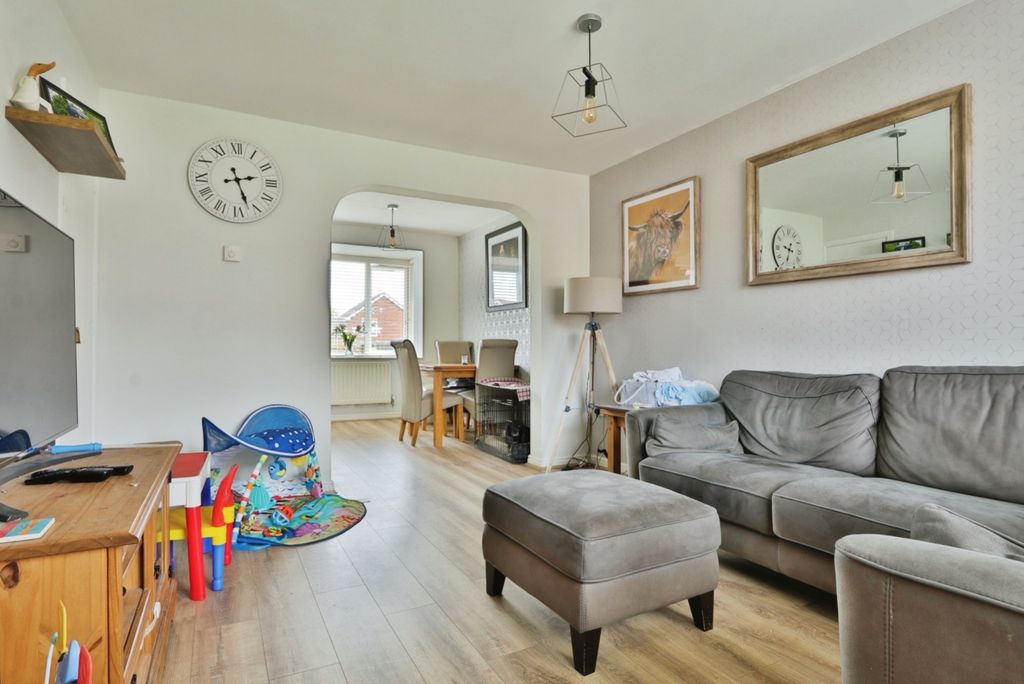 Property photo 2 of 16 4285904